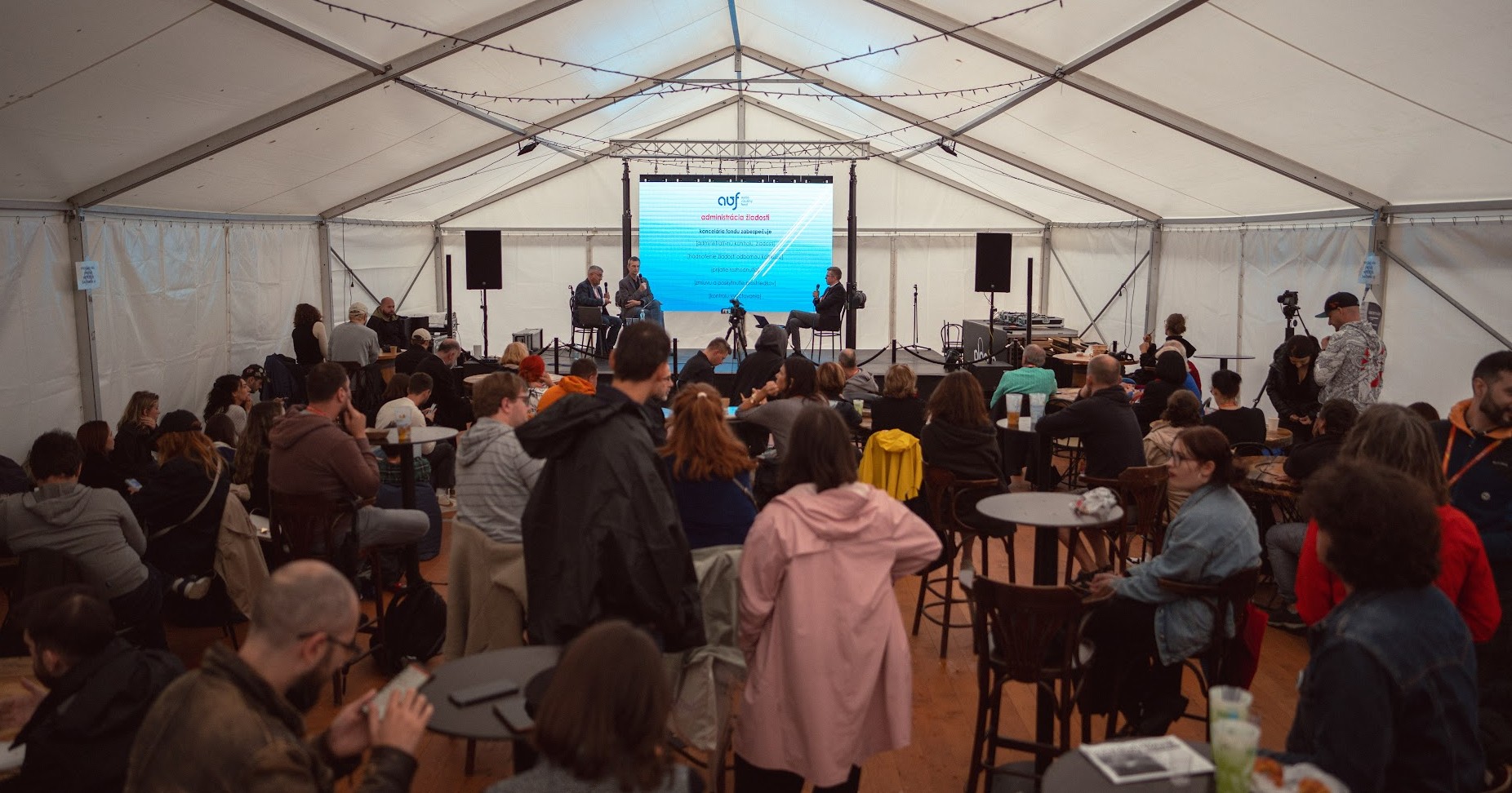 sprievodne Cinematik Lounge
